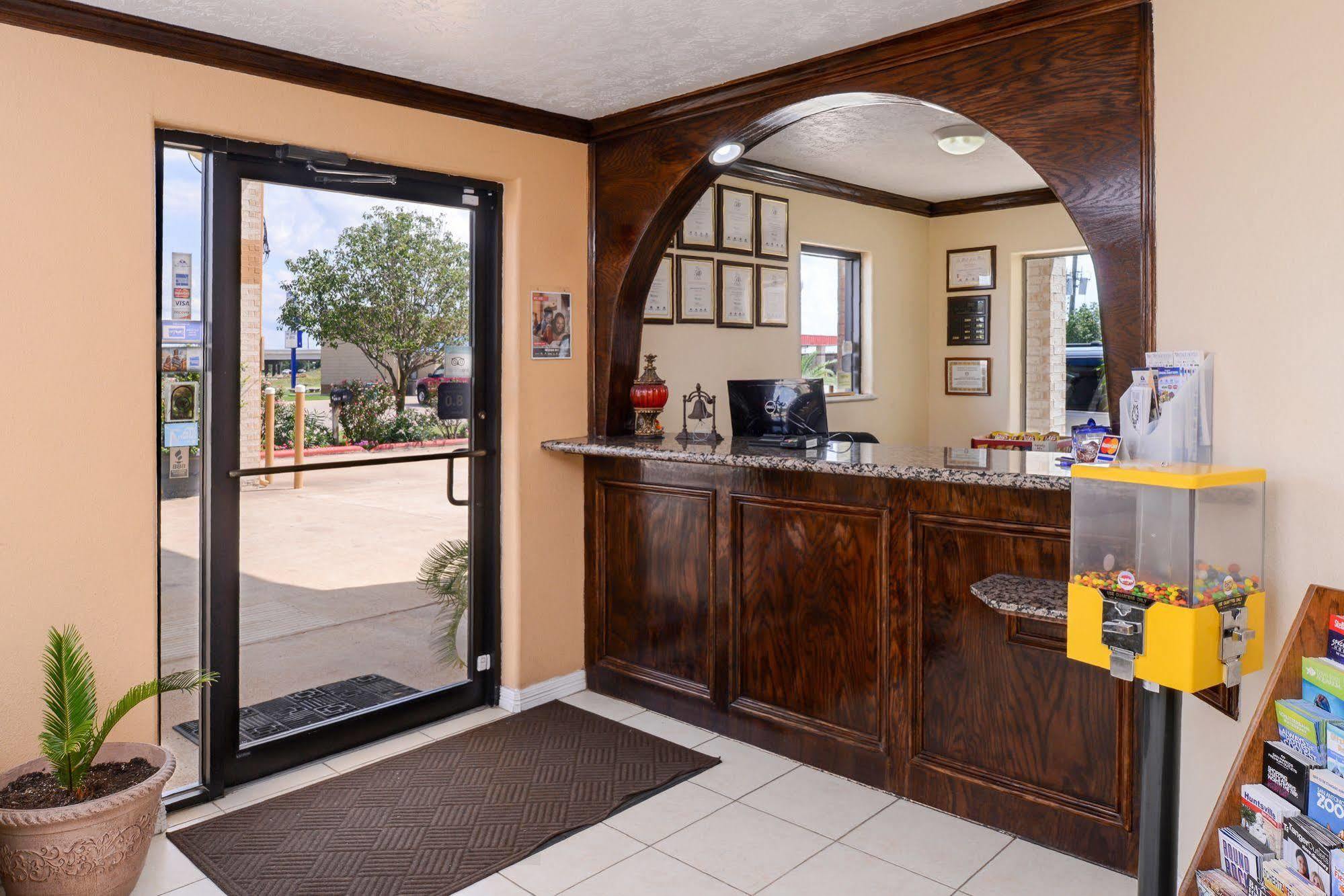 Americas Best Value Inn & Suites Waller/Prairie View Exterior foto